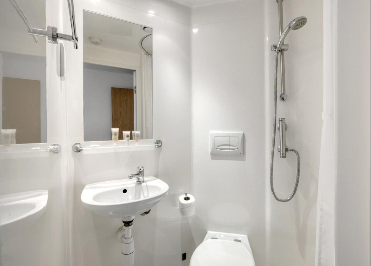 Central Single Room With Shared Kitchen In Luton 루턴 외부 사진