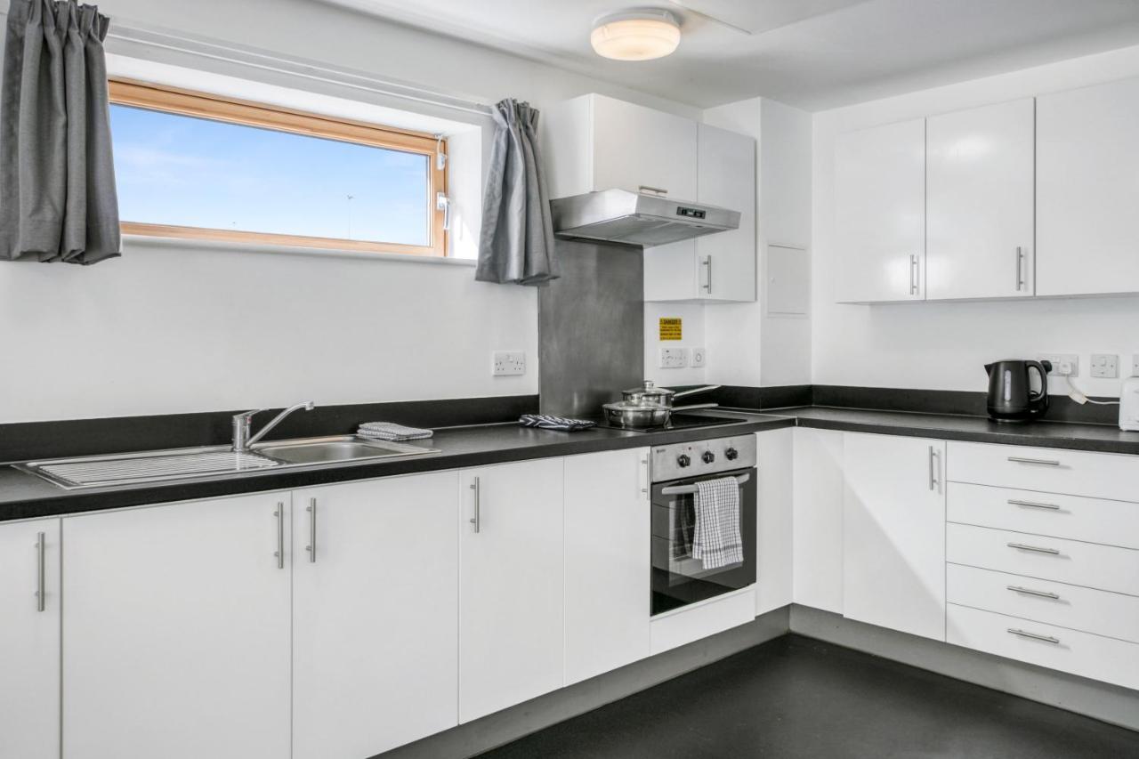 Central Single Room With Shared Kitchen In Luton 루턴 외부 사진